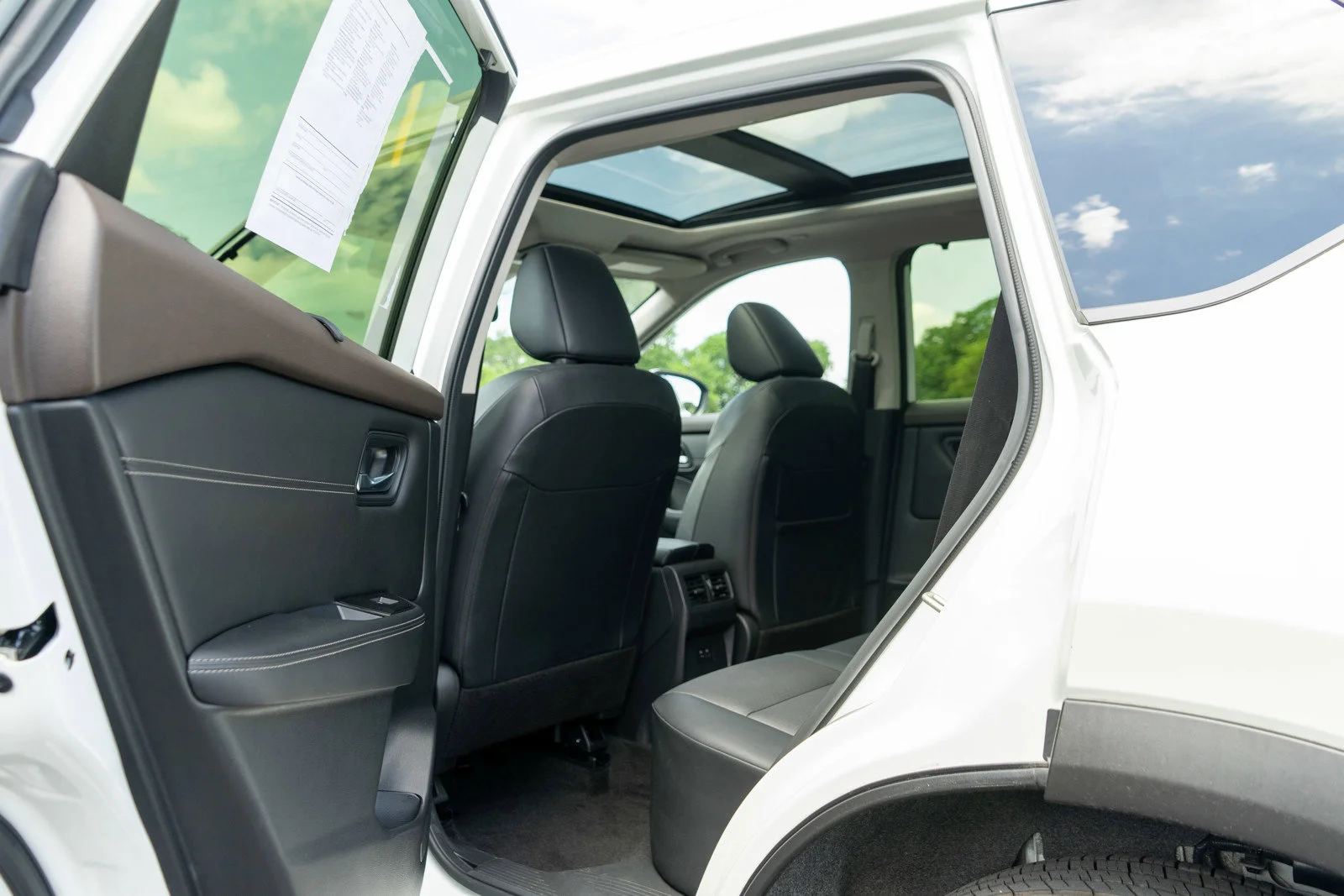 Used 2023 Pearl White Tricoat Nissan SV image 29