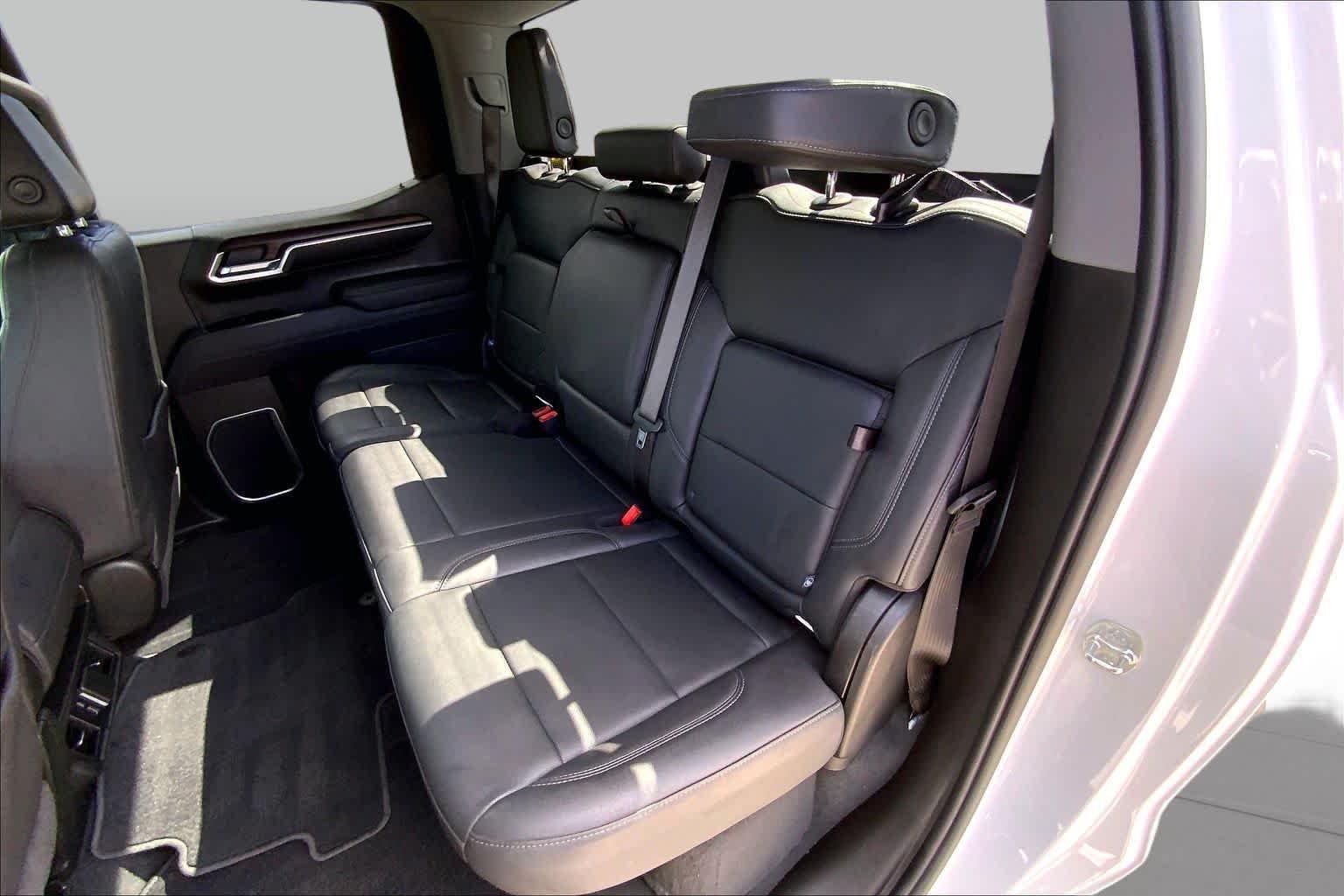 2026 GMC Sierra 1500 SLT - Photo 20