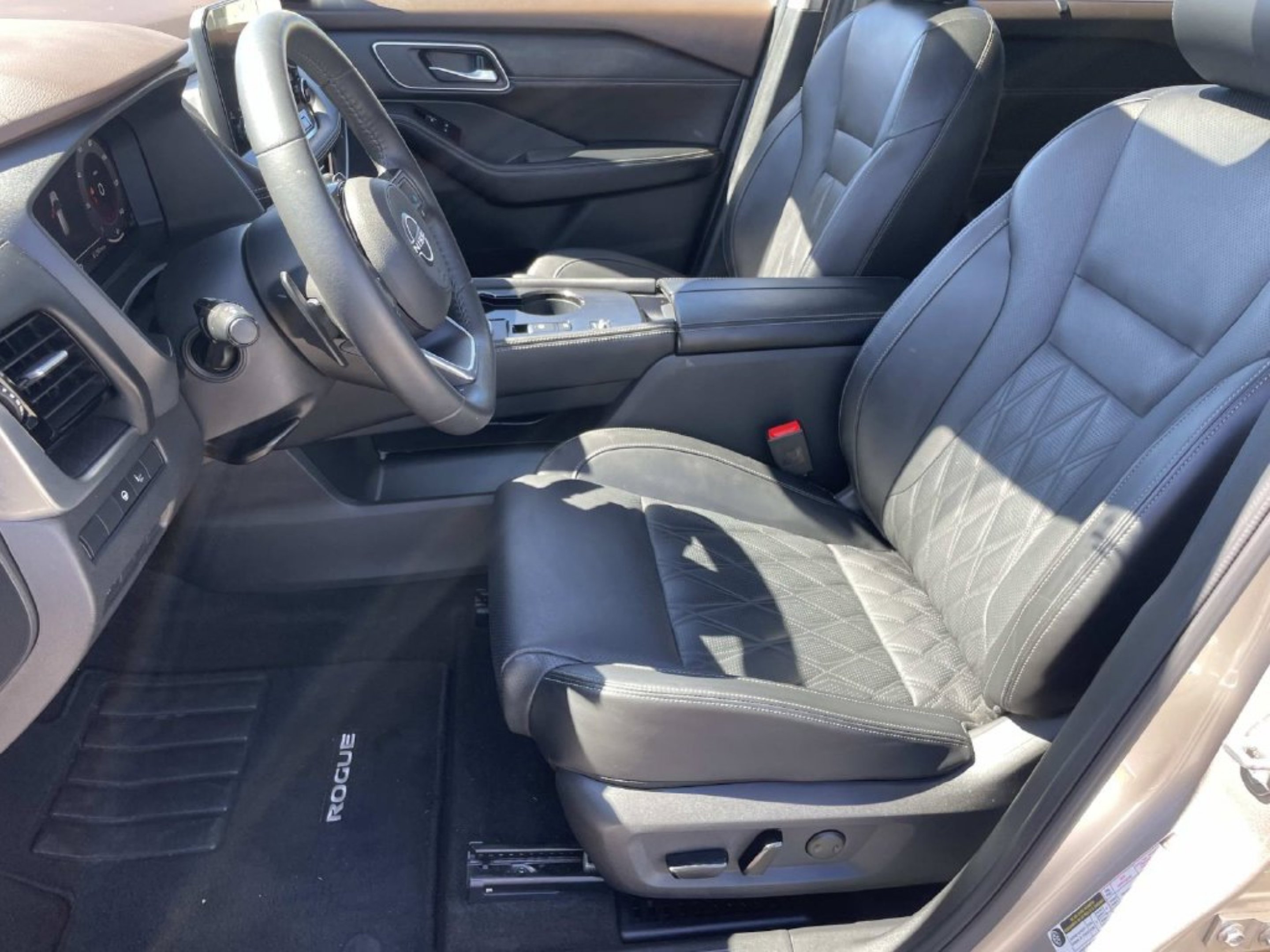 Used 2022 Gold Nissan Platinum image 20