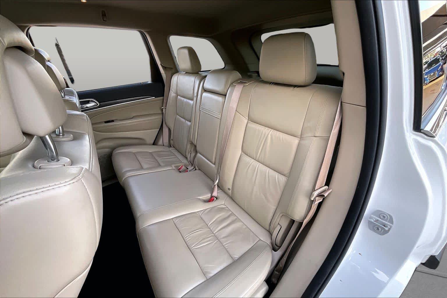Used 2016 Bright White Clearcoat Jeep Limited image 18