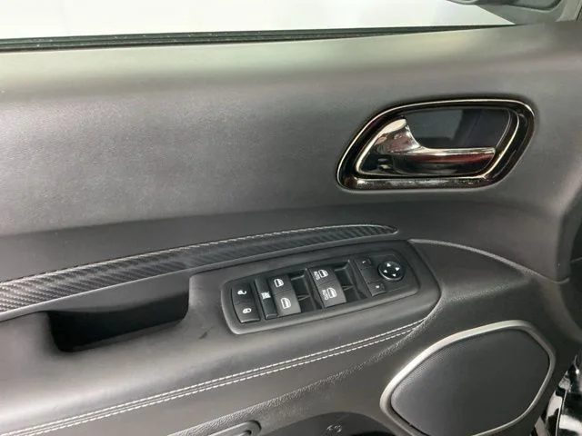 Used 2020  Dodge SRT image 13