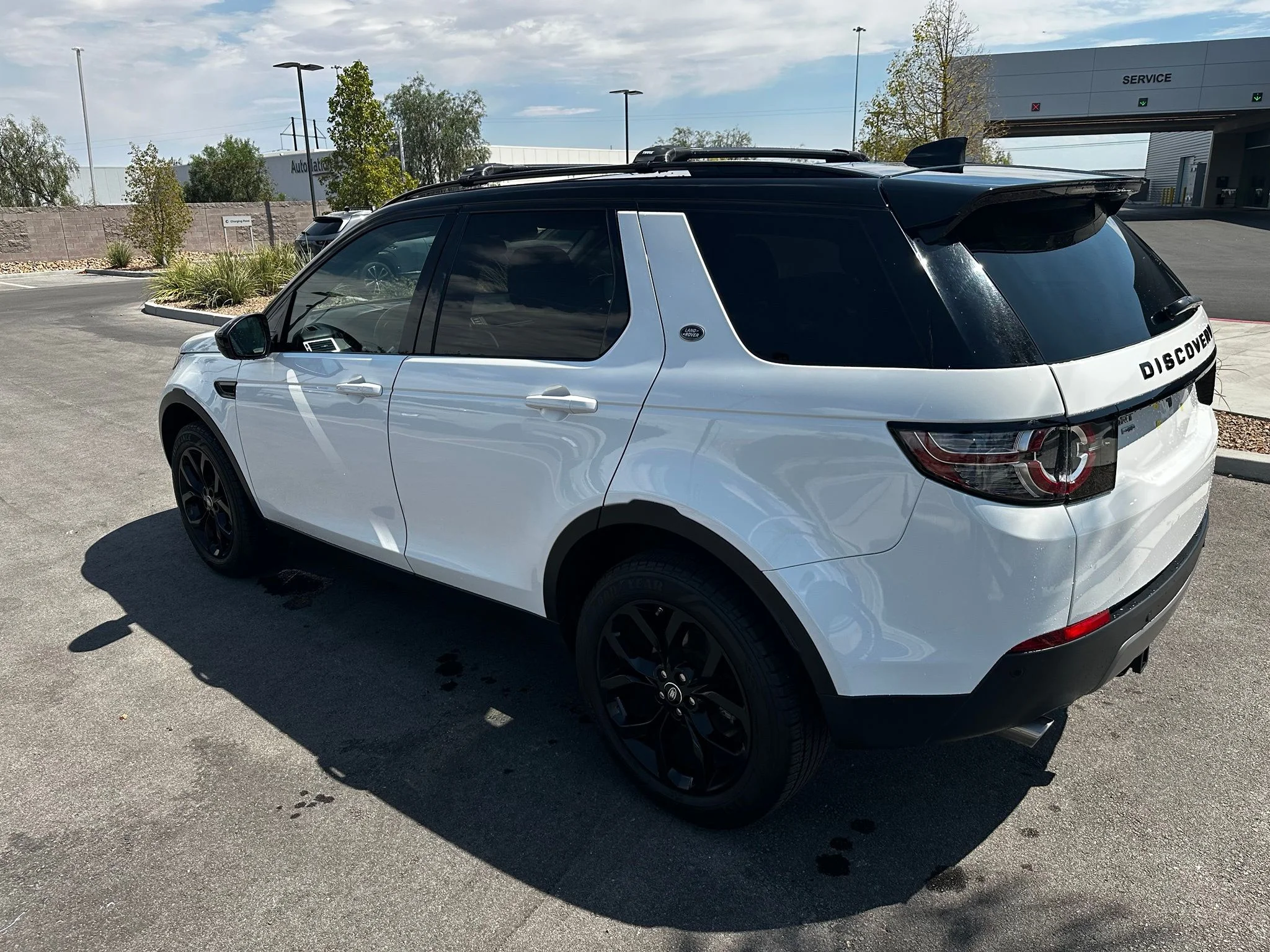 Used 2018 Fuji White Land Rover HSE image 11