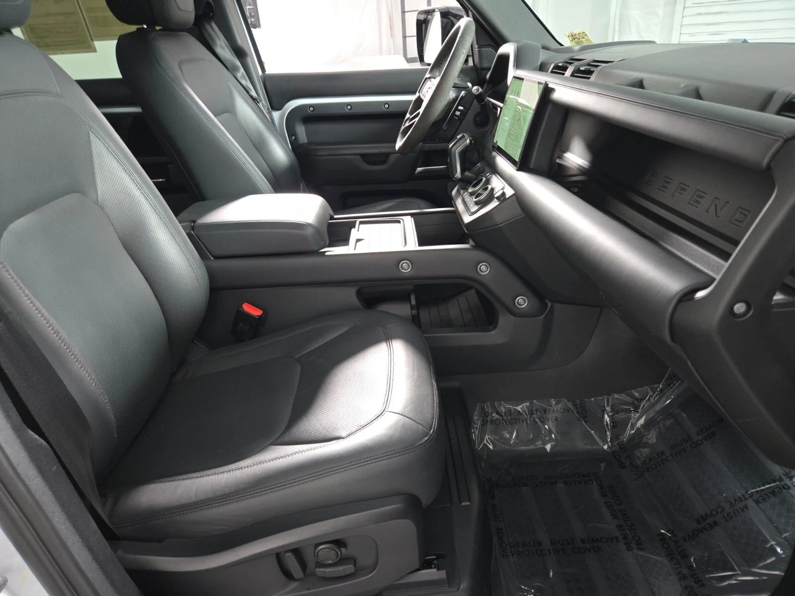 Certified Used 2023 Yulong White Metallic Land Rover Carpathian Edition image 19