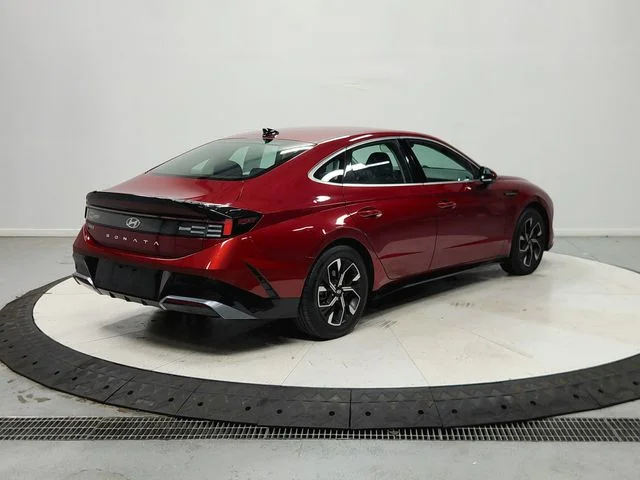 Used 2025 Red Hyundai SEL image 8