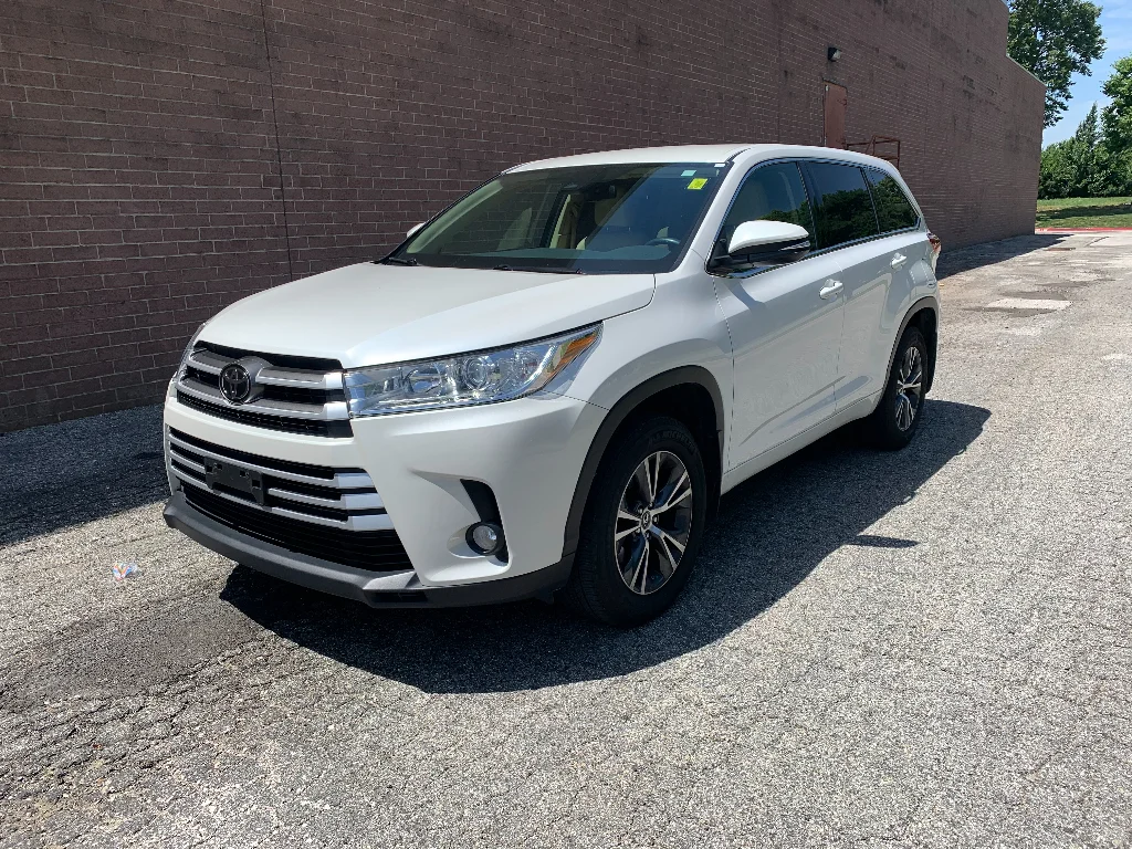 Used 2017 Blizzard Pearl Toyota LE Plus image 1