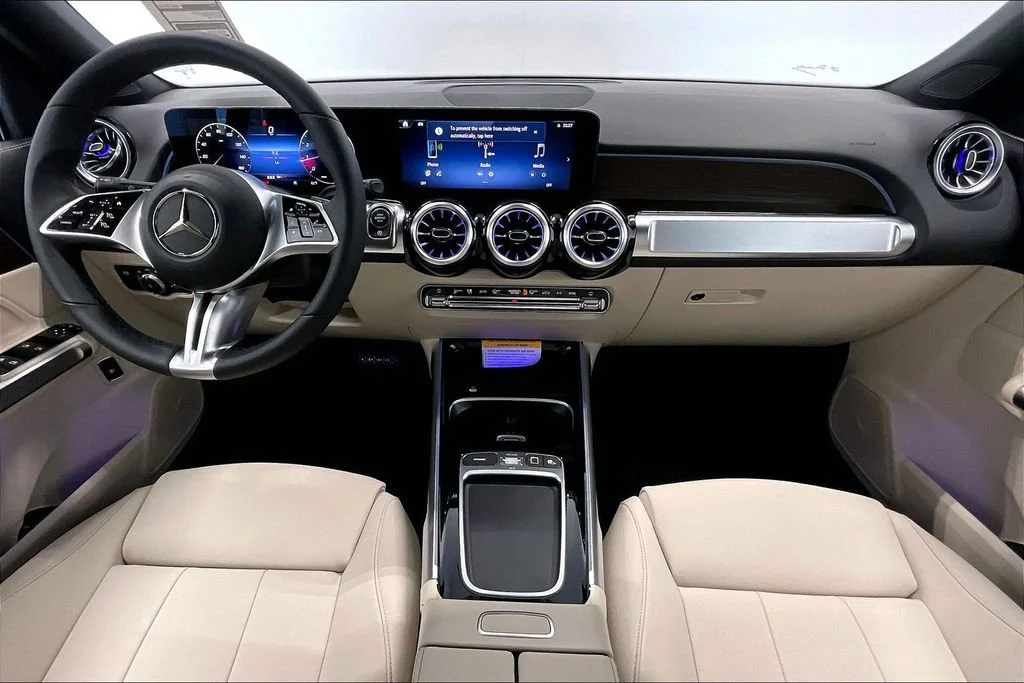 New 2026 Polar White Mercedes-Benz GLB 250 image 17