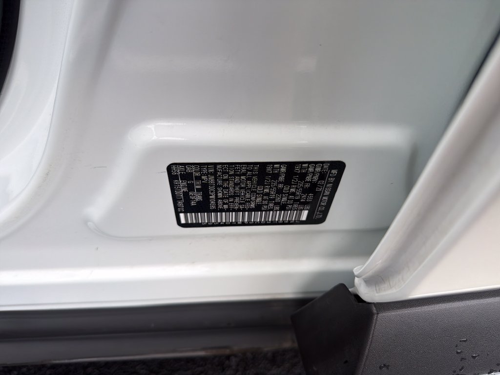 Used 2023 White Nissan Platinum image 11