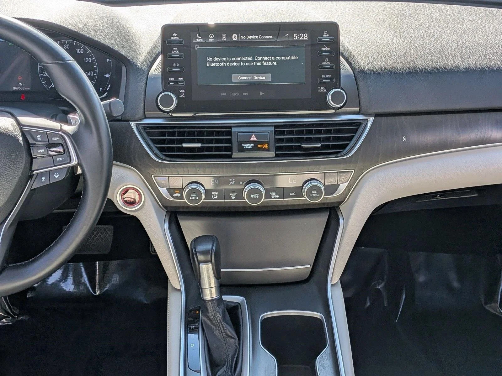 Used 2018 White Honda Touring 1.5T image 12