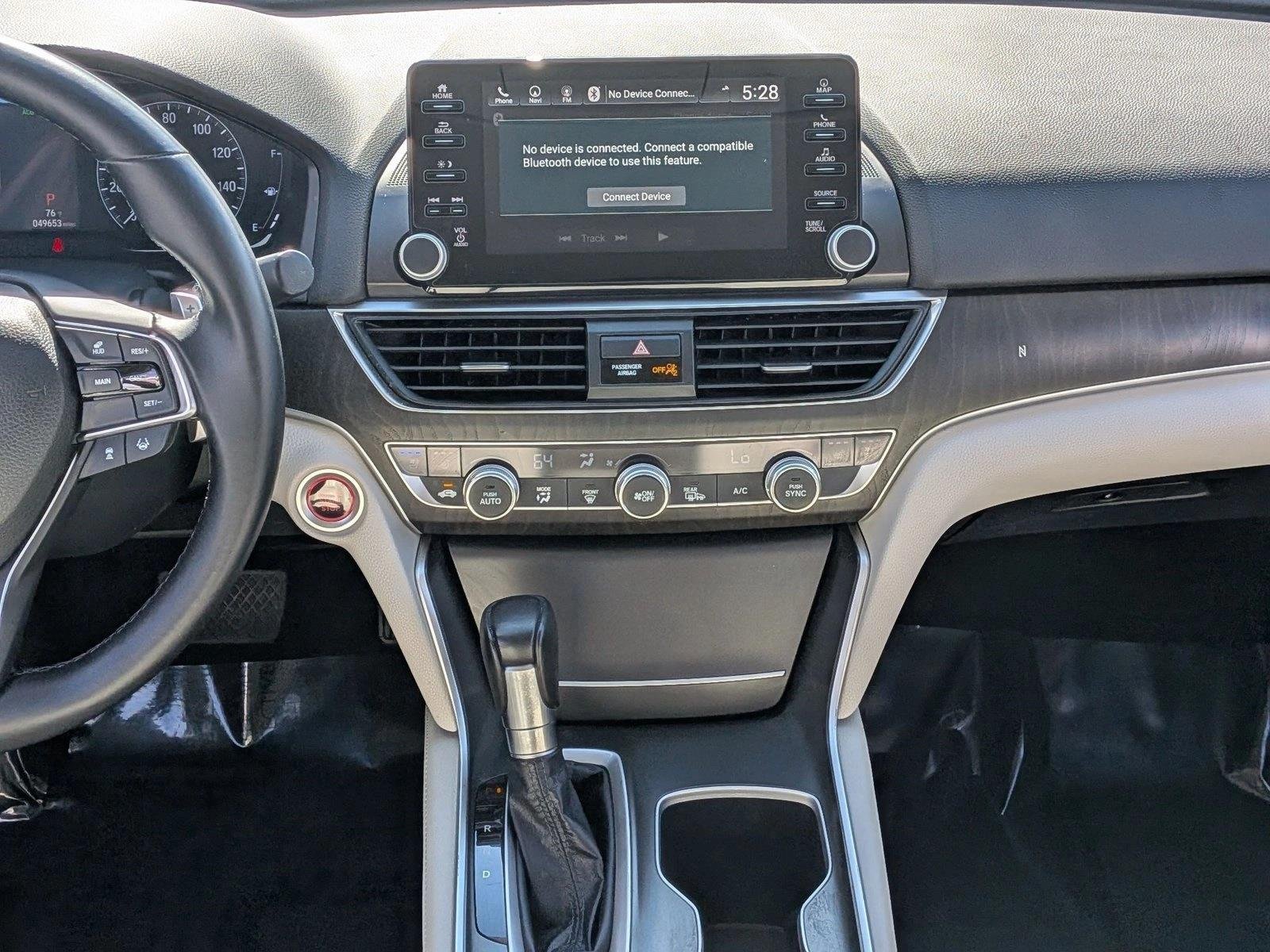 Used 2018 White Honda Touring 1.5T image 12