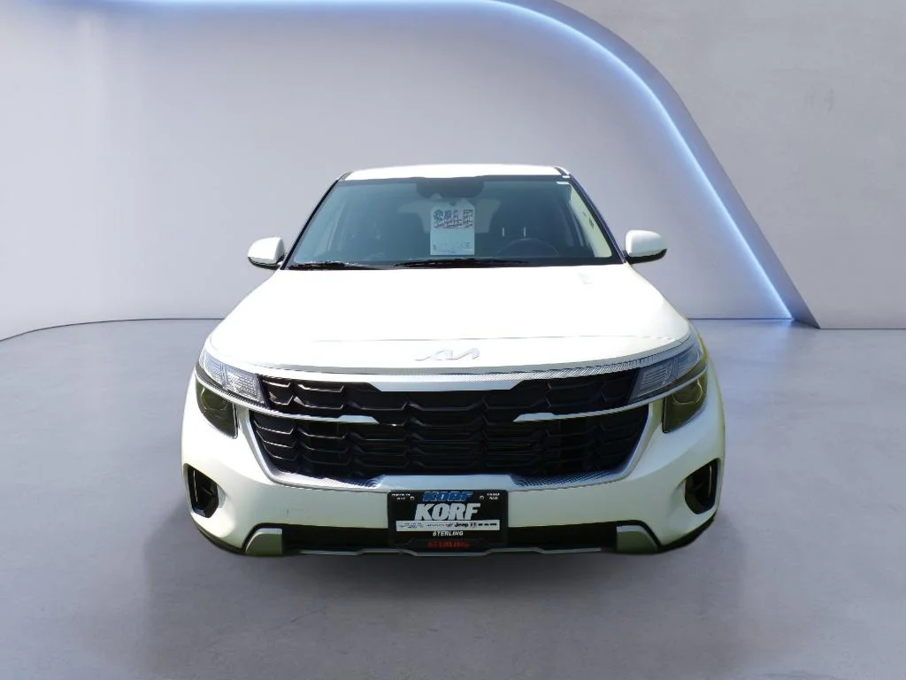 Used 2026 Snow White Pearl Kia LX image 2