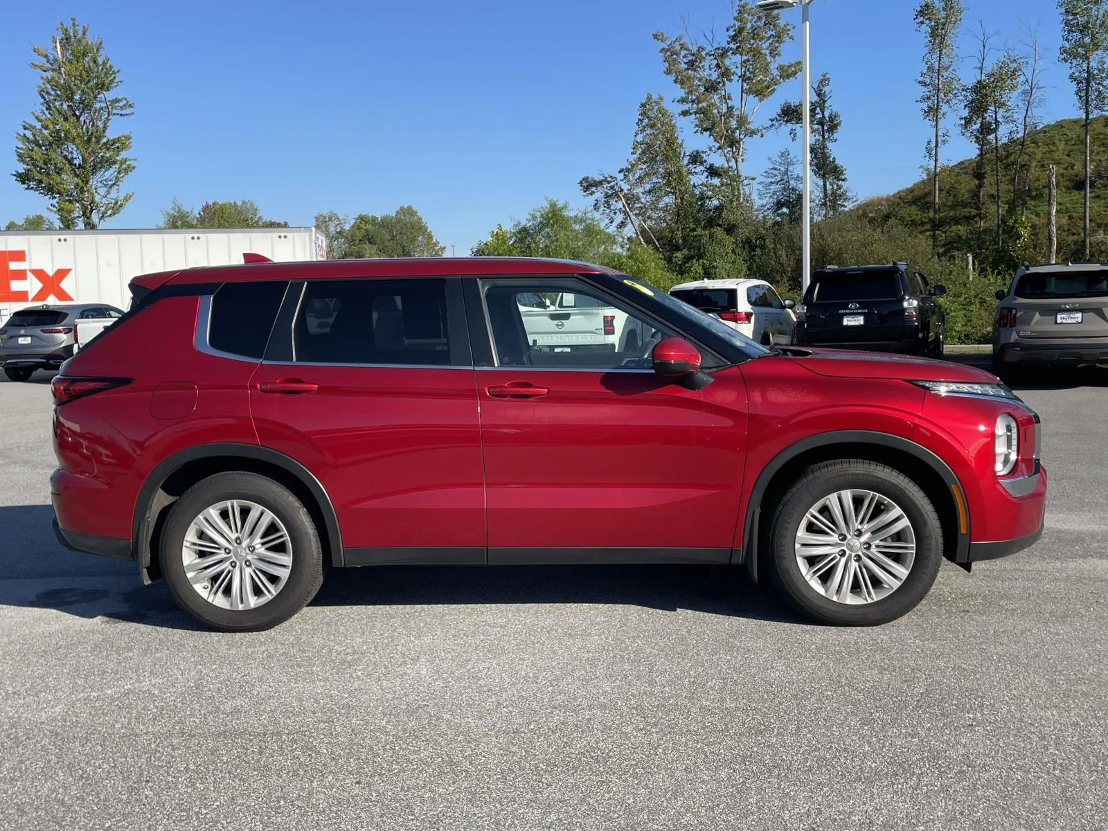 Used 2022 Red Diamond Mitsubishi ES image 27