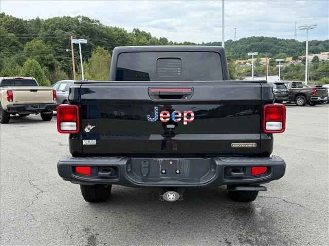 Used 2021 Black Clearcoat Jeep Freedom image 4