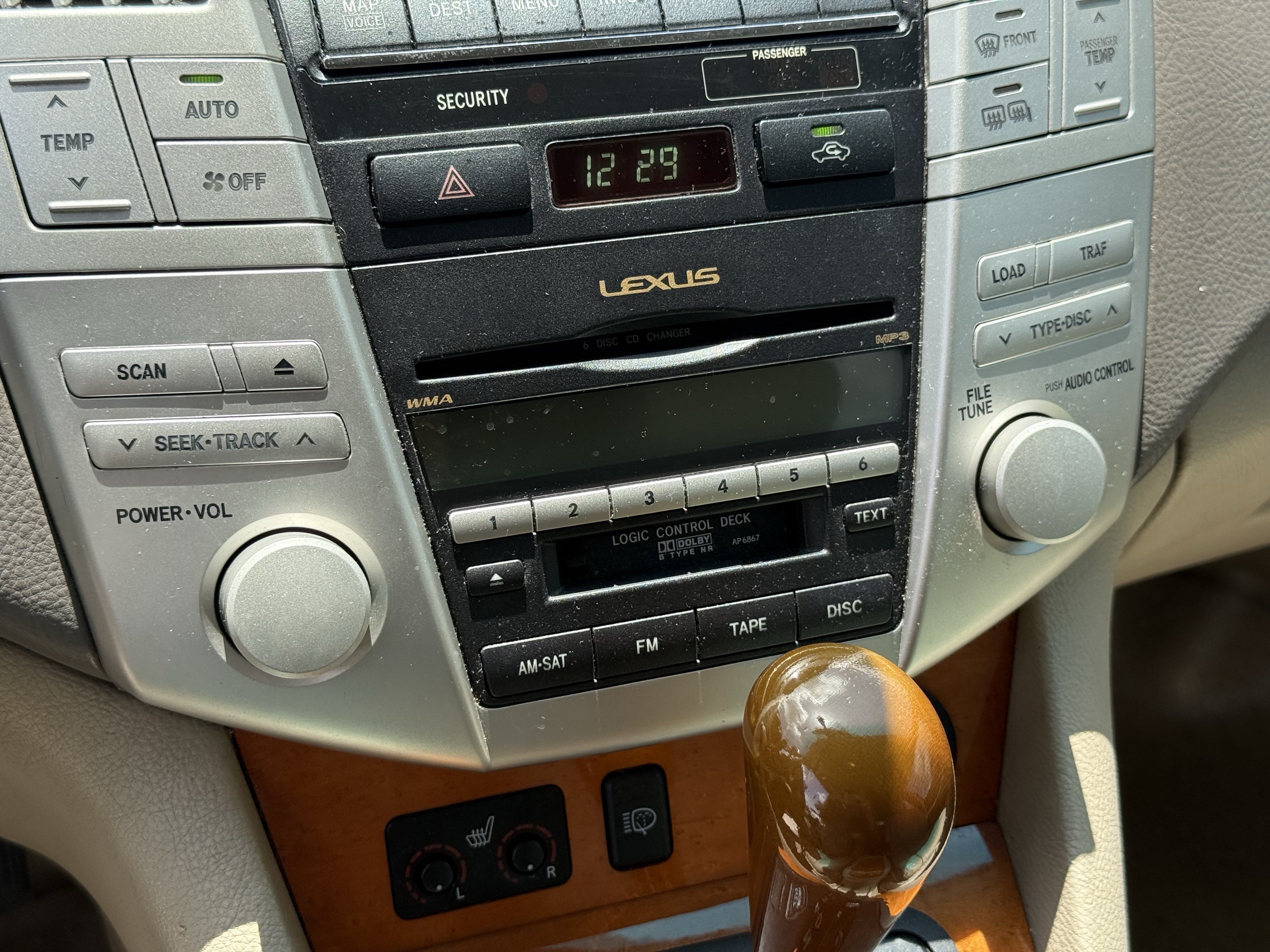 Used 2008 White Lexus  image 22