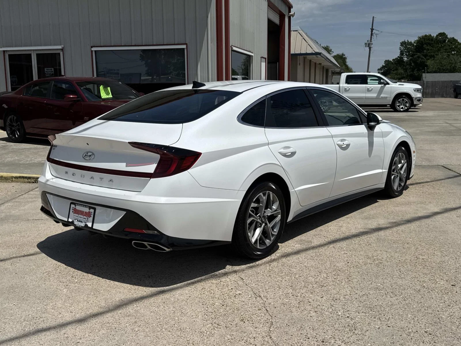 Used 2023 White Hyundai SEL image 7