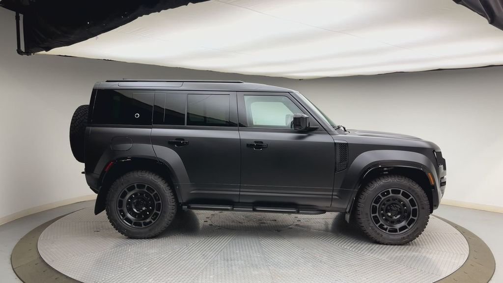 New 2026 Narvik Black Land Rover OCTA image 9