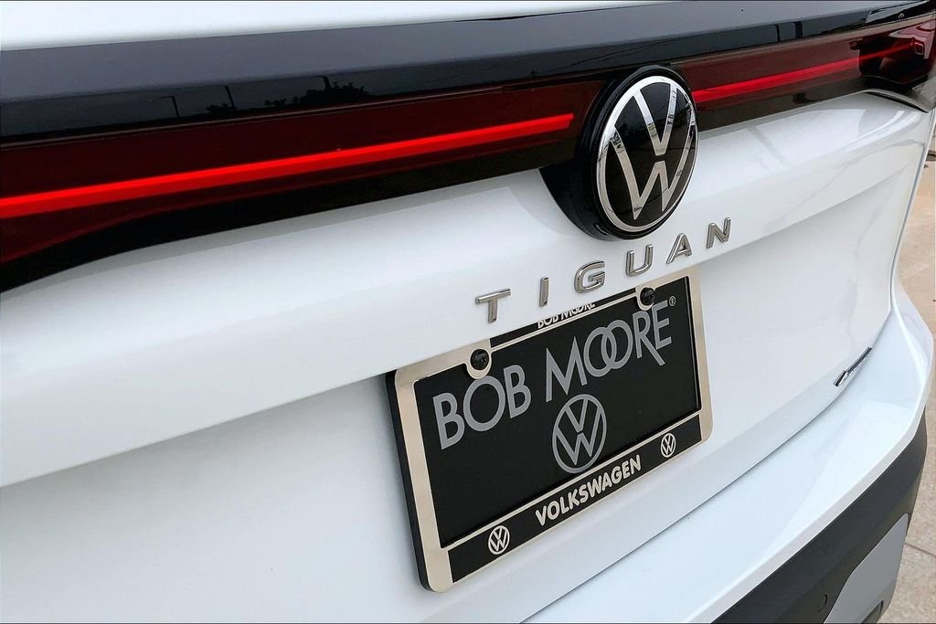 New 2026 Pure White Volkswagen 2.0T SE image 9