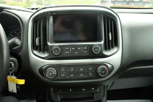 Used 2016 Cyber Gray Metallic Chevrolet 4WD LT image 21