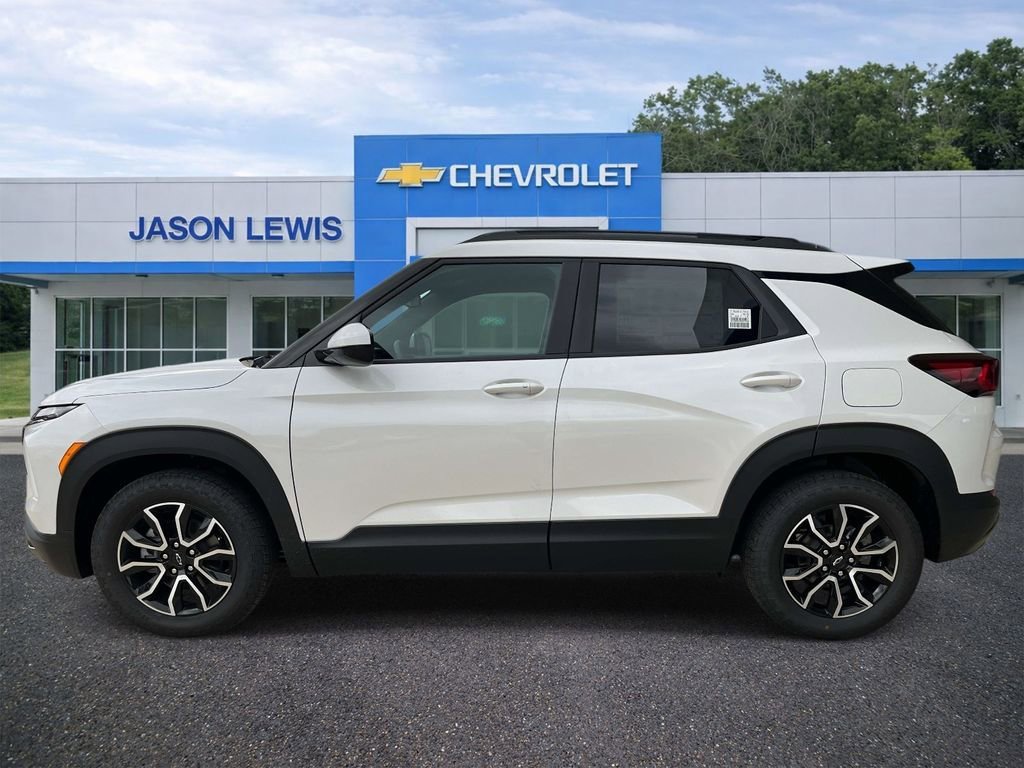 Used 2025 Iridescent Pearl Tricoat Chevrolet ACTIV image 6