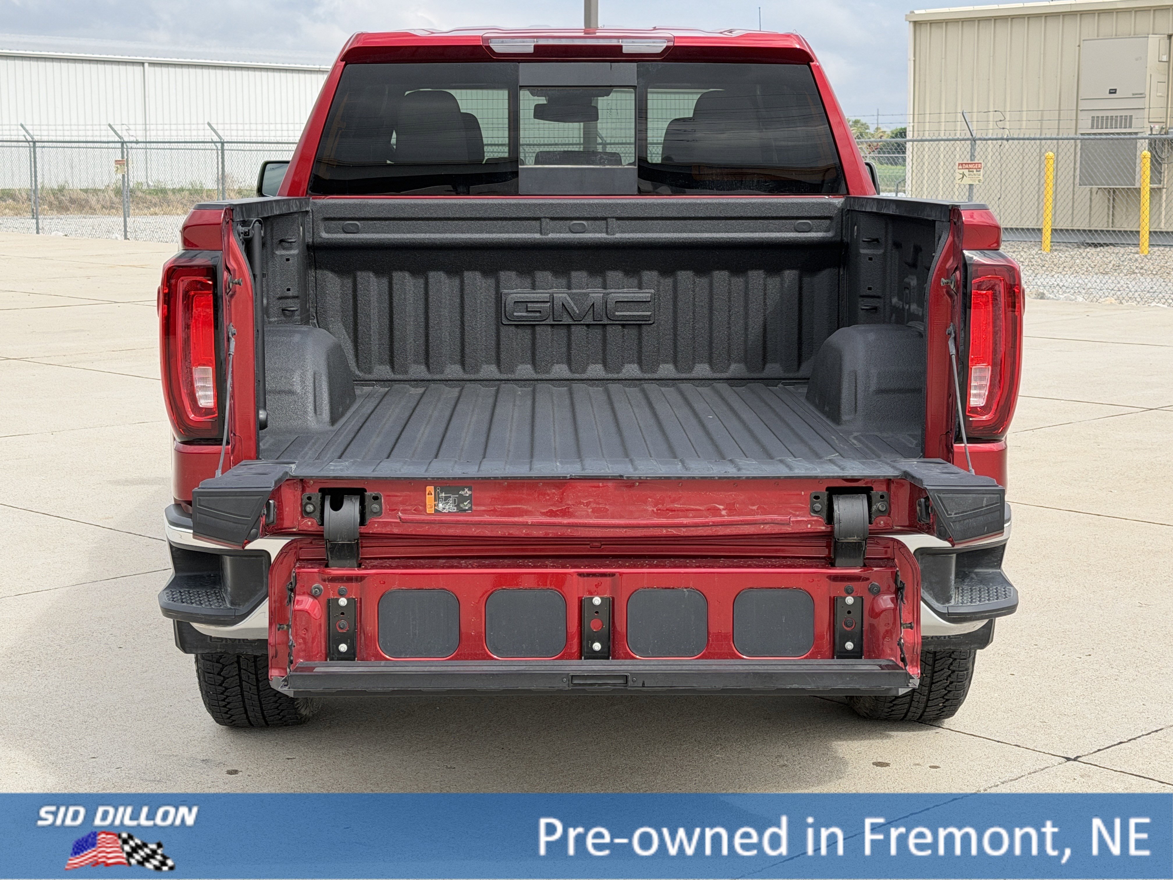 Used 2025 Volcanic Red Tintcoat GMC SLT image 5