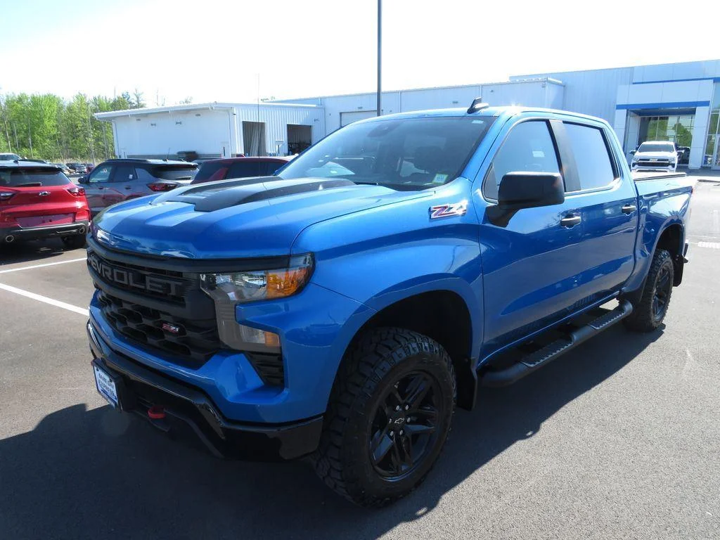 Used 2022 Glacier Blue Metallic Chevrolet Custom Trail Boss image 13