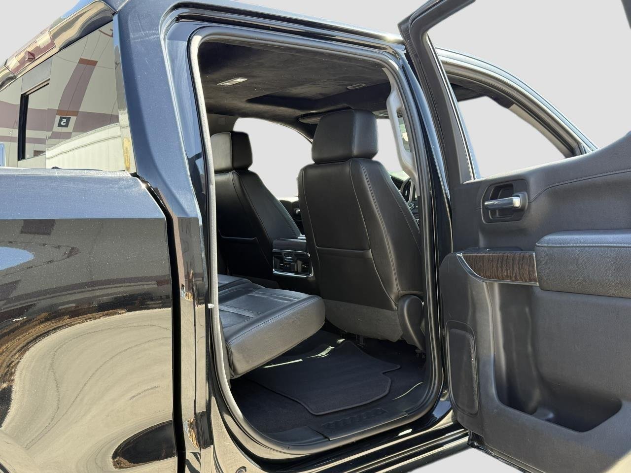 Used 2019 Onyx Black GMC Denali image 25