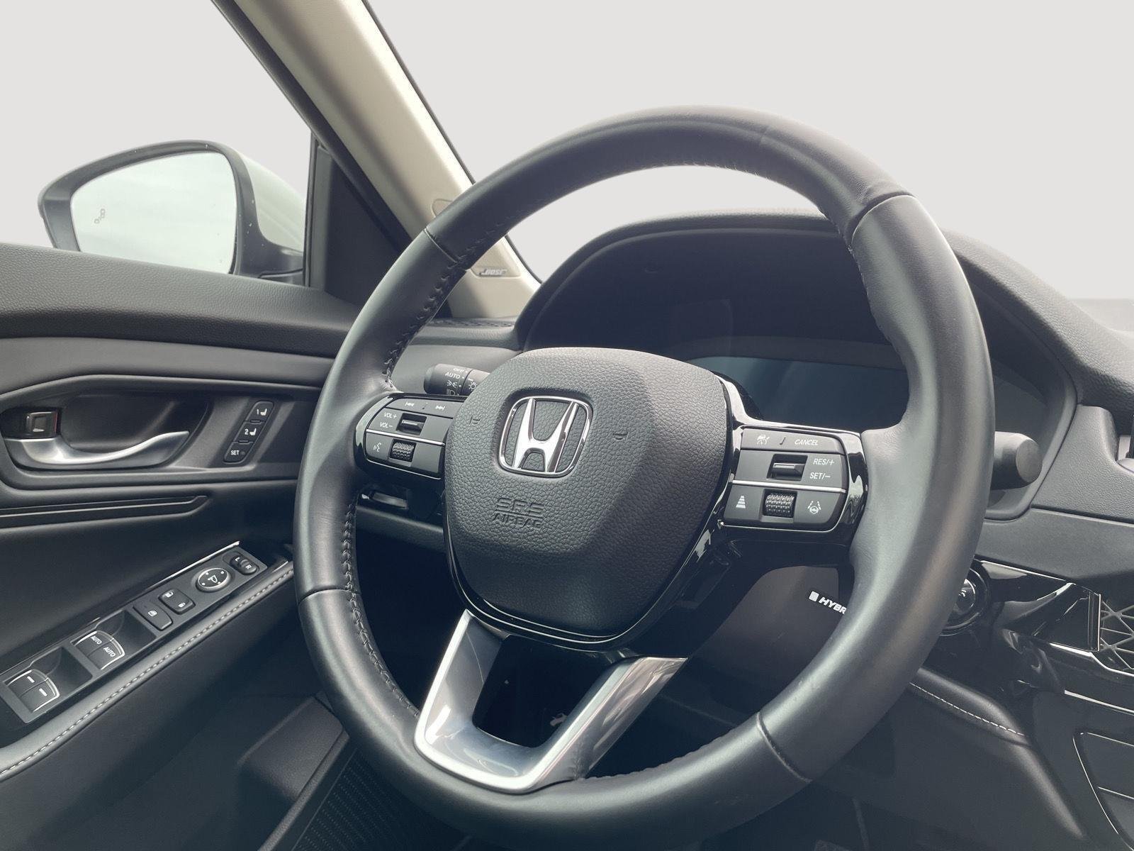 Used 2023 Platinum White Pearl Honda Touring image 19