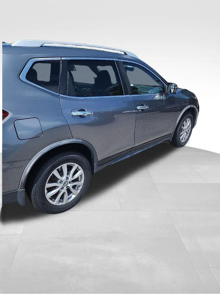 Used 2018 Gray Nissan SL image 21