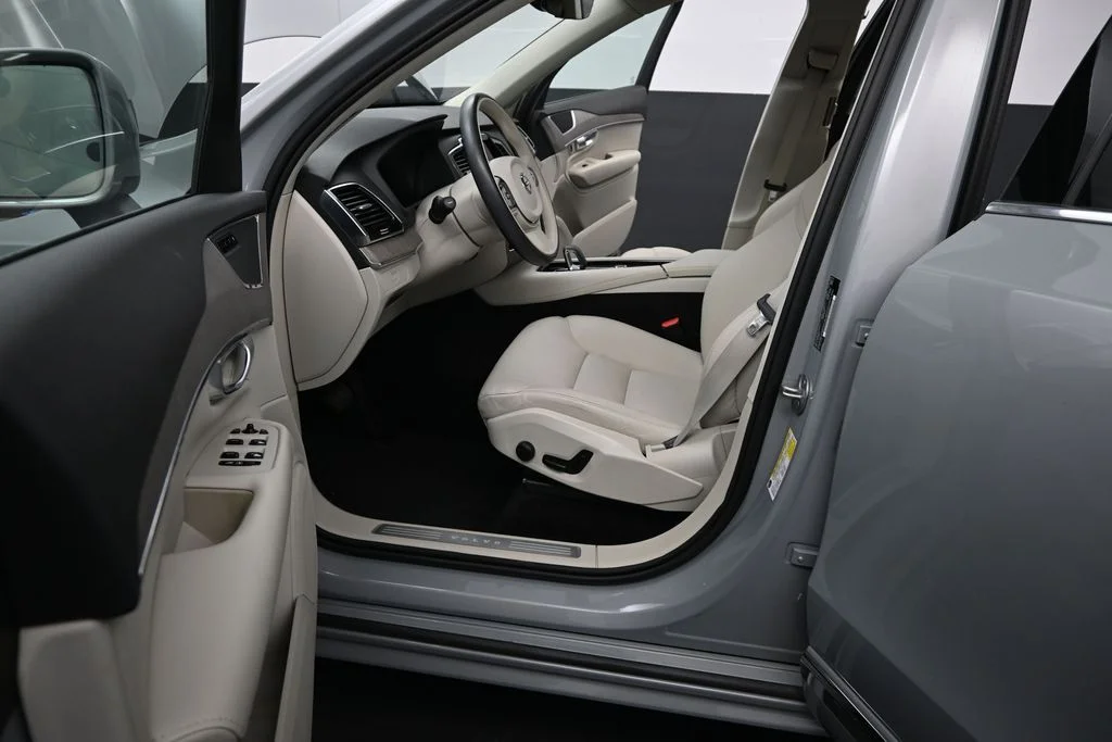 Certified Used 2024 Vapour Grey Volvo Plus image 14