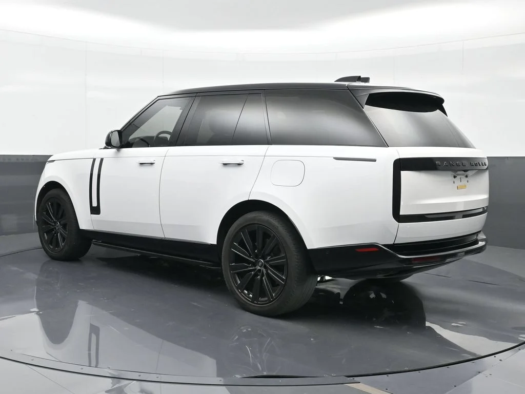 Used 2024 White Land Rover Autobiography image 2