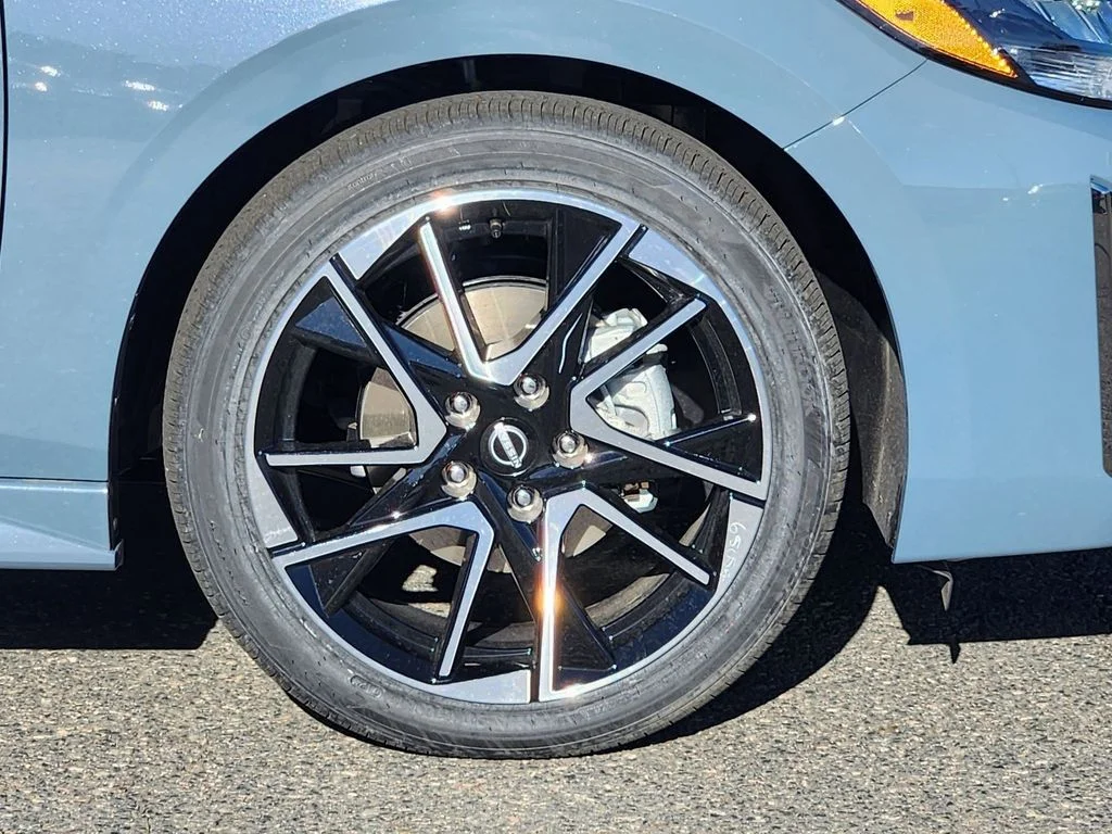 2025 Nissan Sentra SR - Photo 9