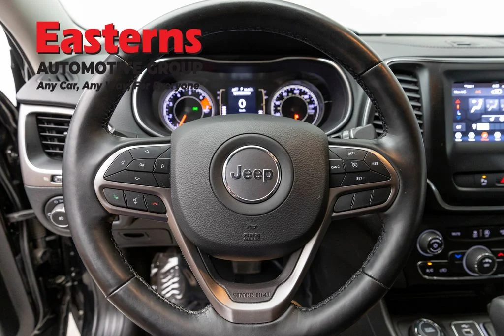 Used 2021 Black Jeep Latitude Plus image 10