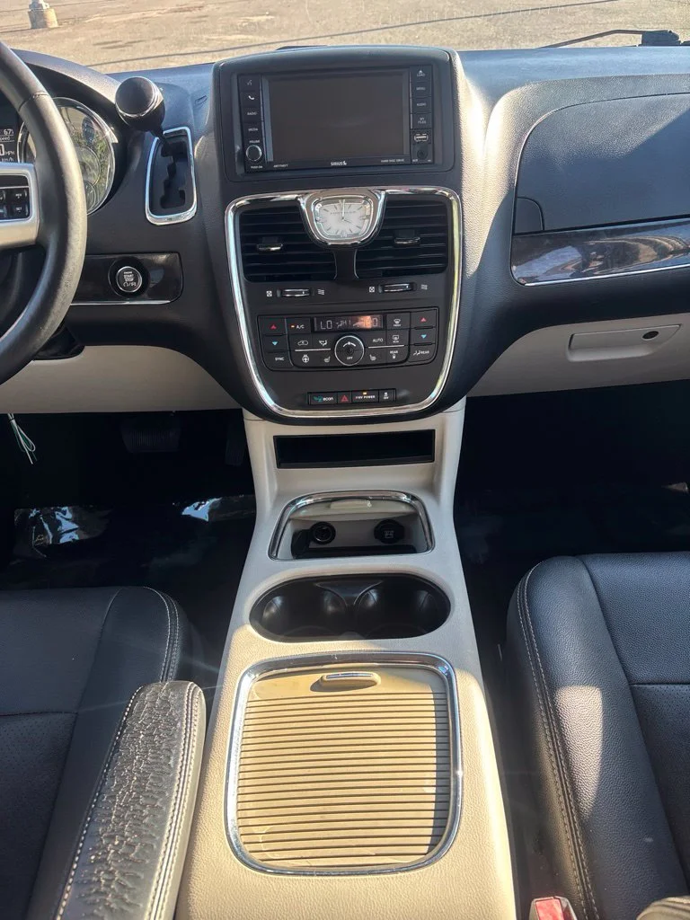 Used 2016 Beige Chrysler Touring-L image 23