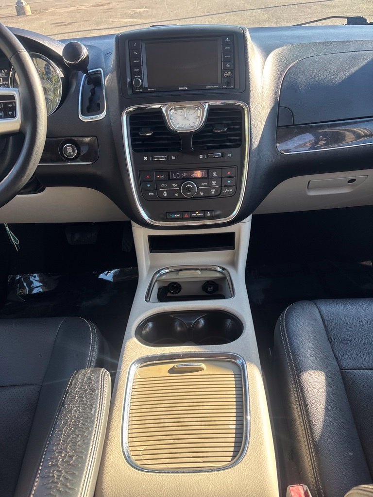 Used 2016 Beige Chrysler Touring-L image 23