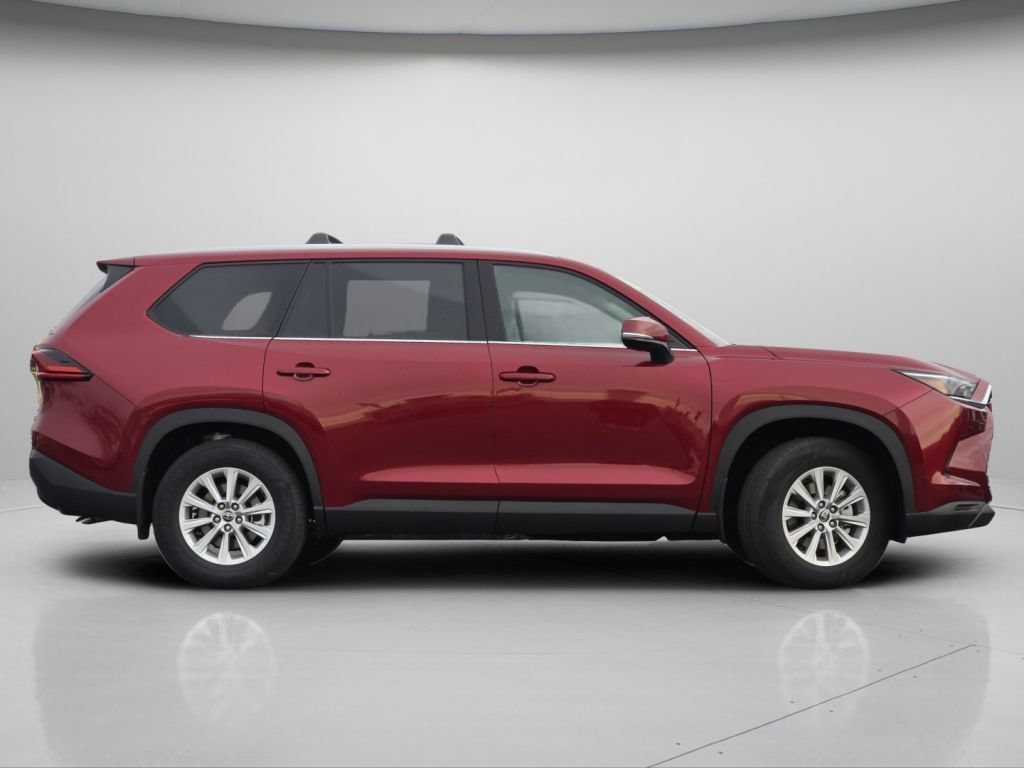Used 2026 Pearl Toyota XLE image 22