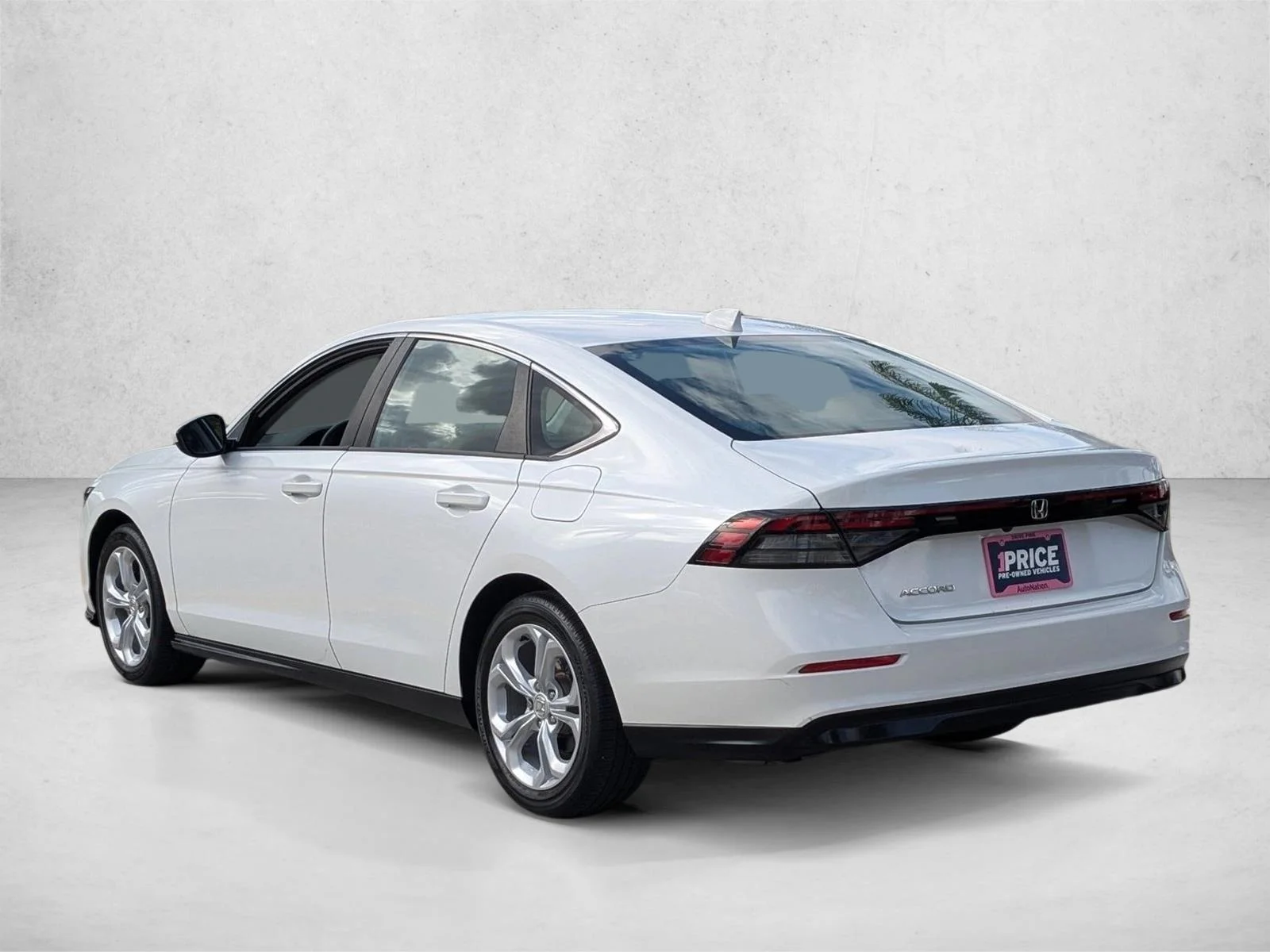 Used 2023 Platinum White Pearl Honda LX image 8