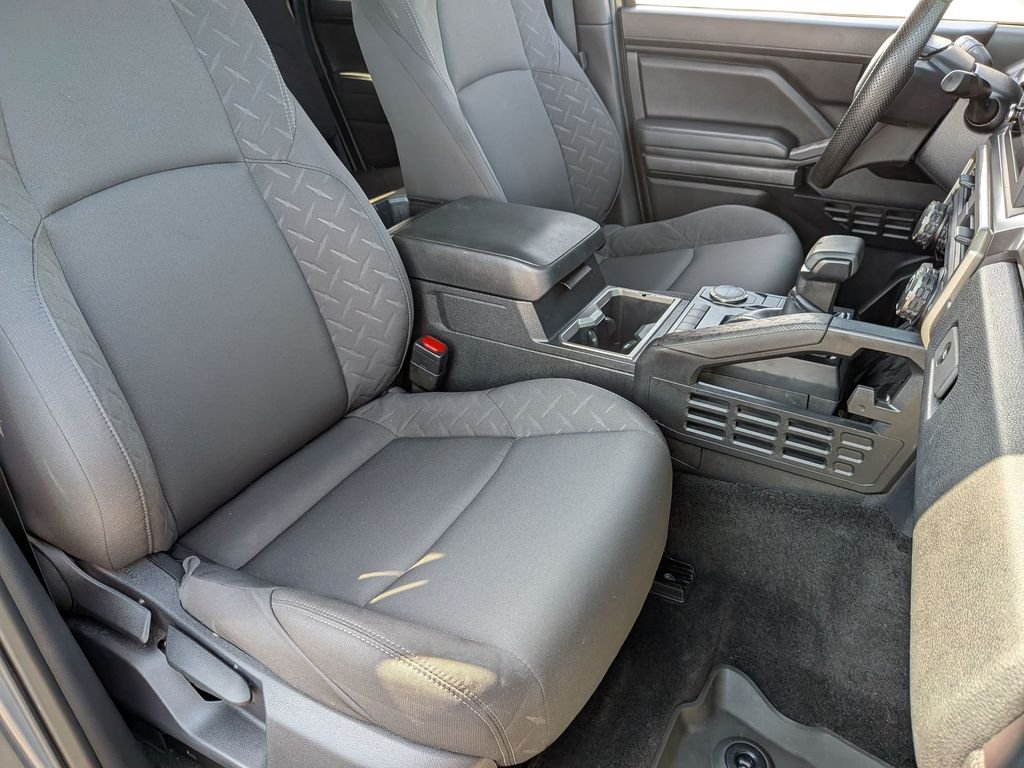Used 2024  Toyota SR5 image 30