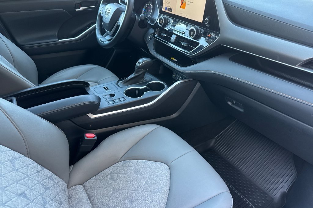 Used 2023 Beige Toyota Bronze Edition image 18