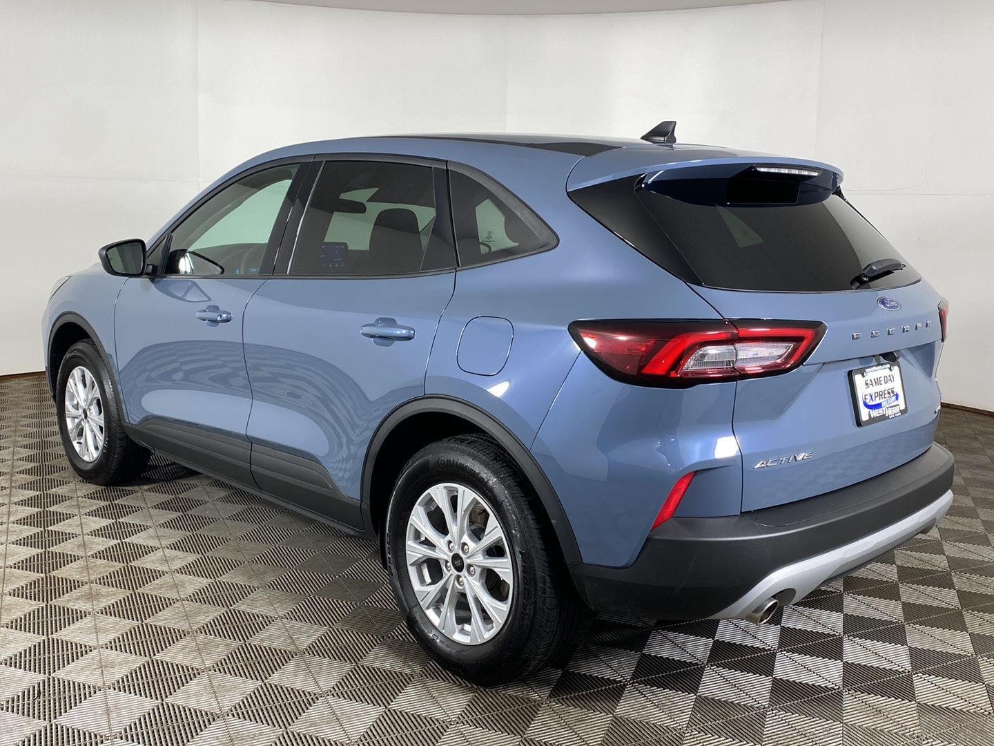 Used 2025 Vapor Blue Ford Active image 25
