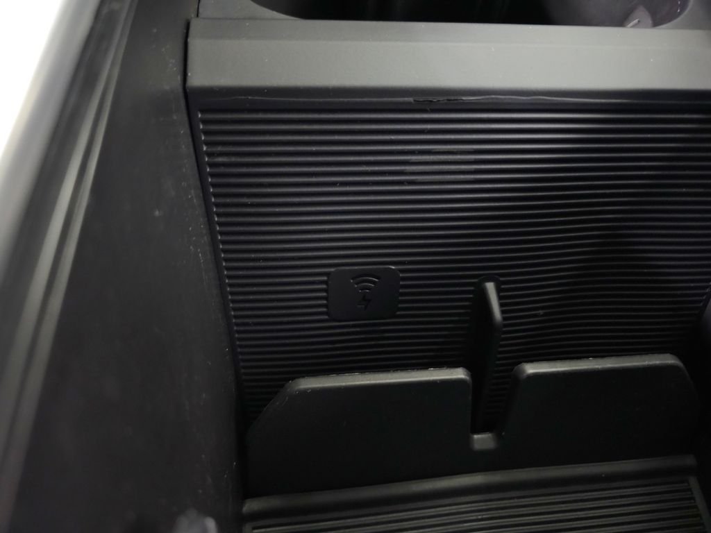 Used 2024 Red Lucid Touring image 33