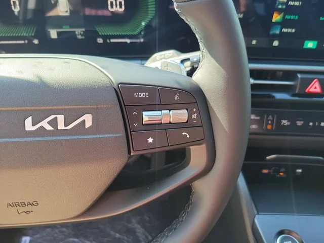 New 2026 Snow White Pearl Kia LX image 17