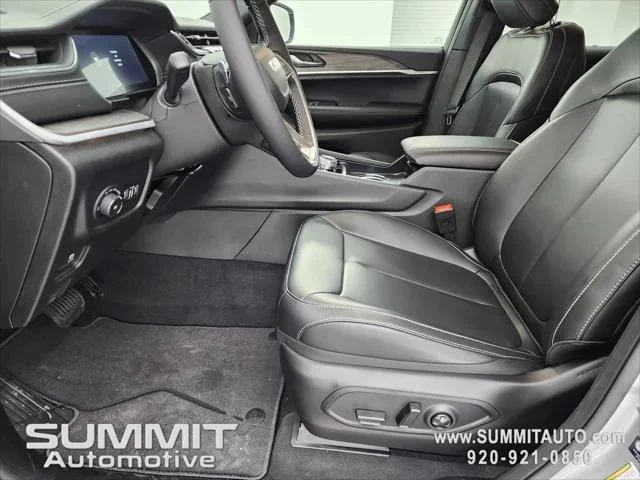 New 2025 Silver Zynith Exterior Paint Jeep Limited image 20