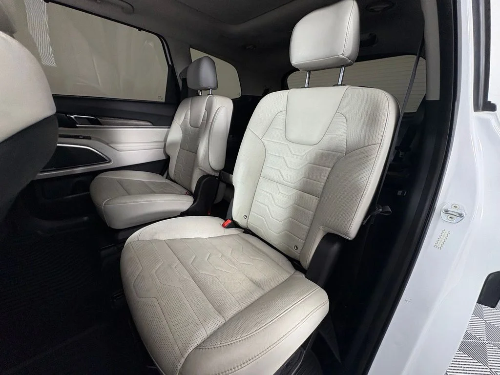 Used 2020 Snow White Pearl Kia SX image 20