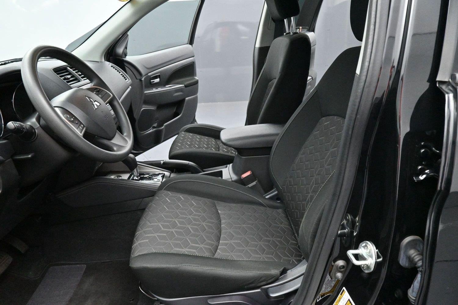 Used 2023 Labrador Black Pearl Mitsubishi ES image 11
