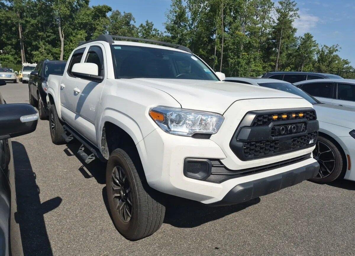 Used 2022 White Toyota SR V6 image 2