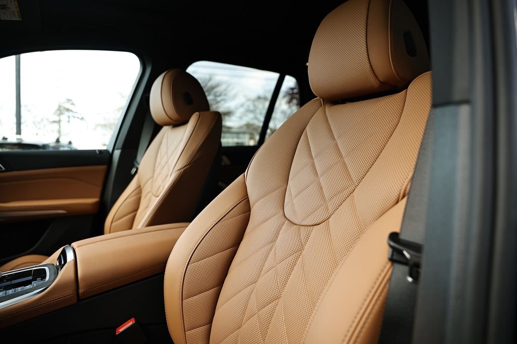 New 2026 Carbon Black BMW xDrive40i image 22