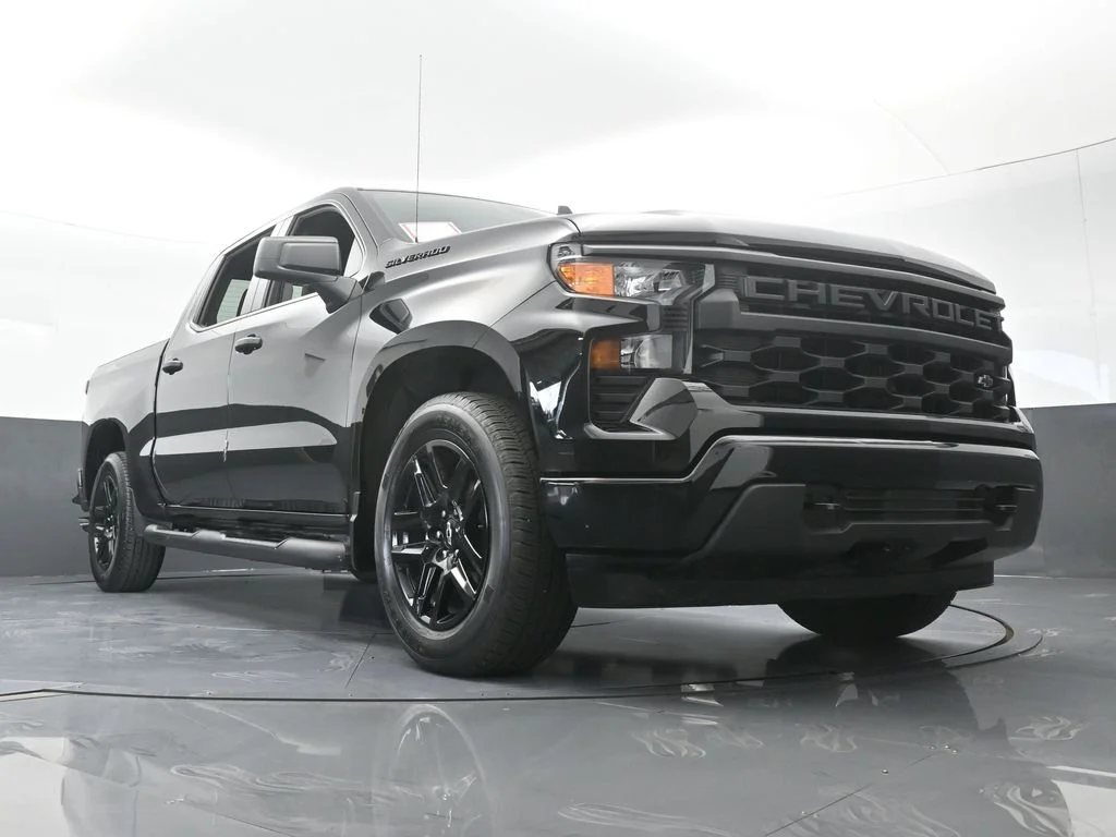 Used 2025 Black Chevrolet Custom image 65