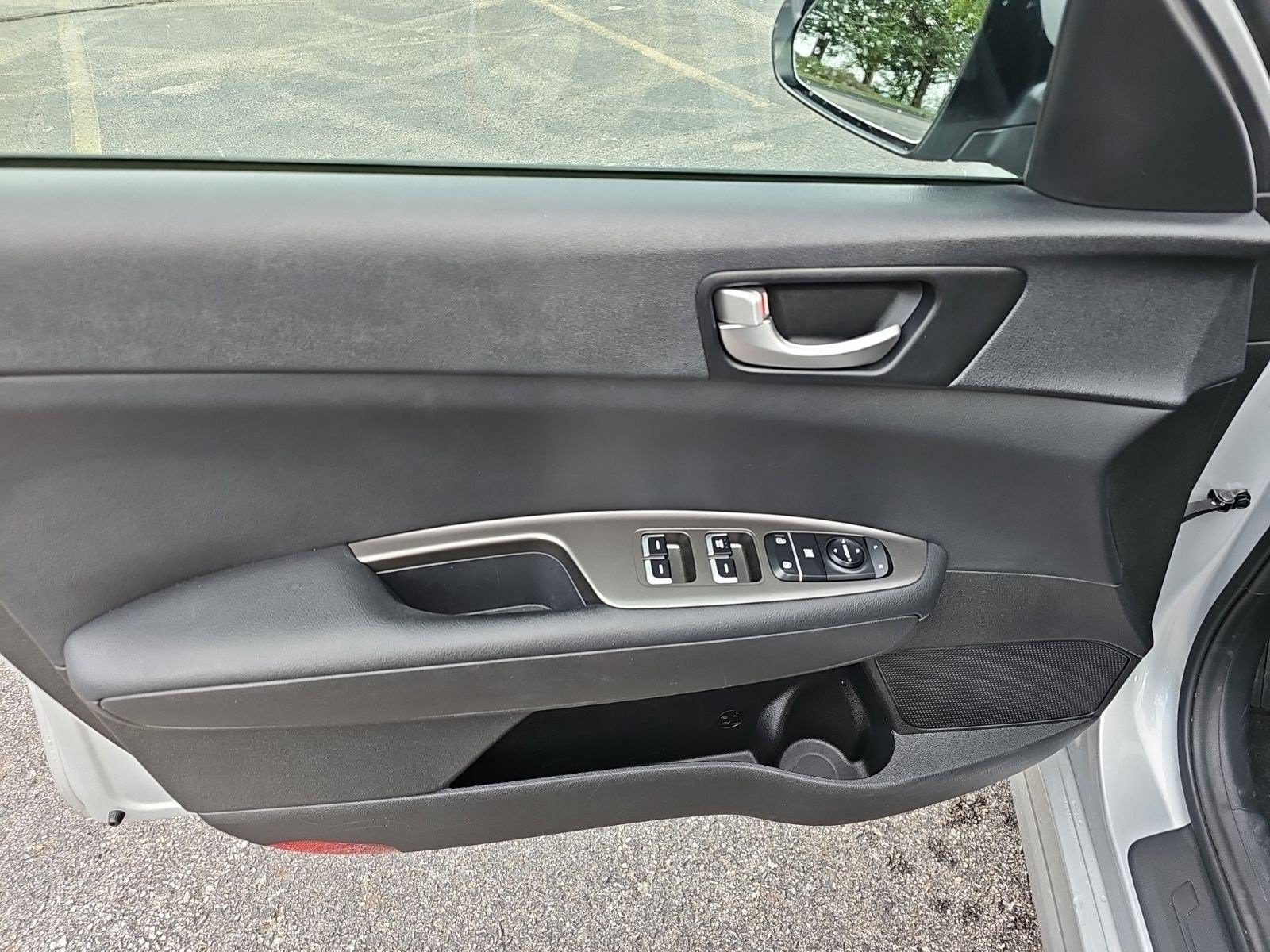 Used 2020 Sparkling Silver Kia LX image 18