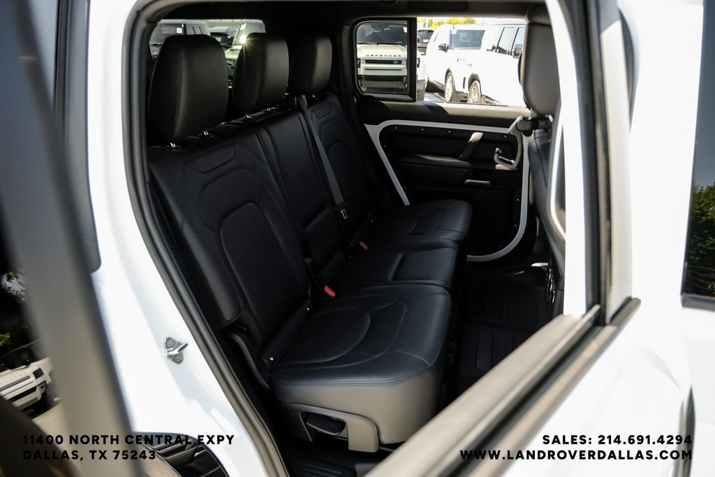 Used 2025 Fuji White Land Rover X-Dynamic SE image 27