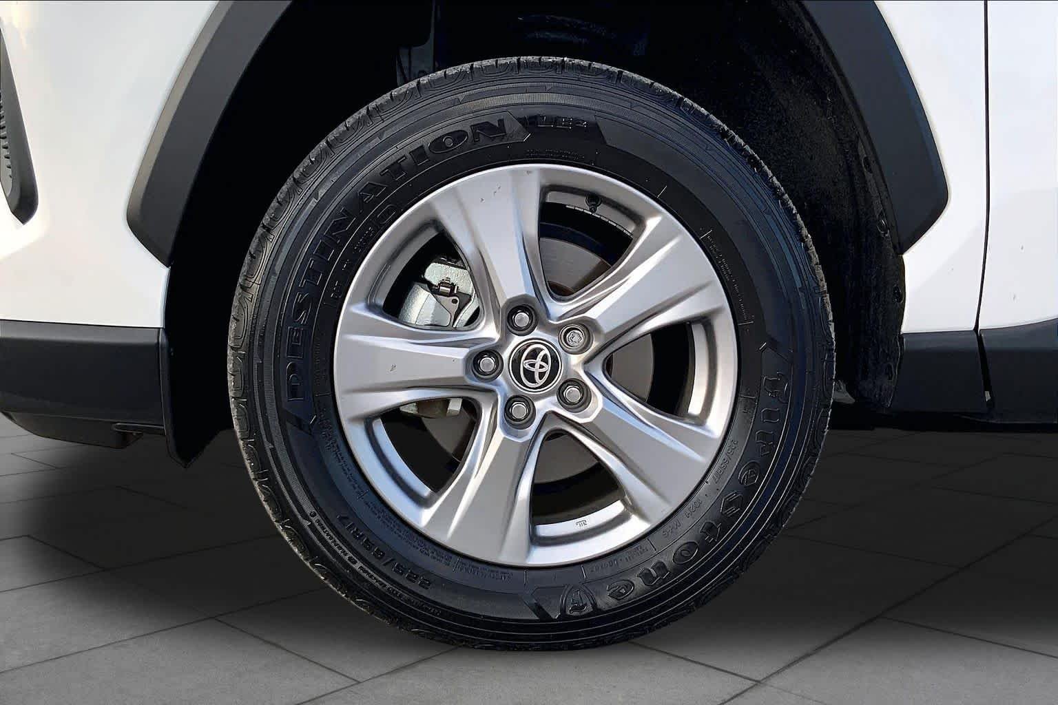 Certified Used 2025 Ice Cap Toyota Hybrid LE image 11