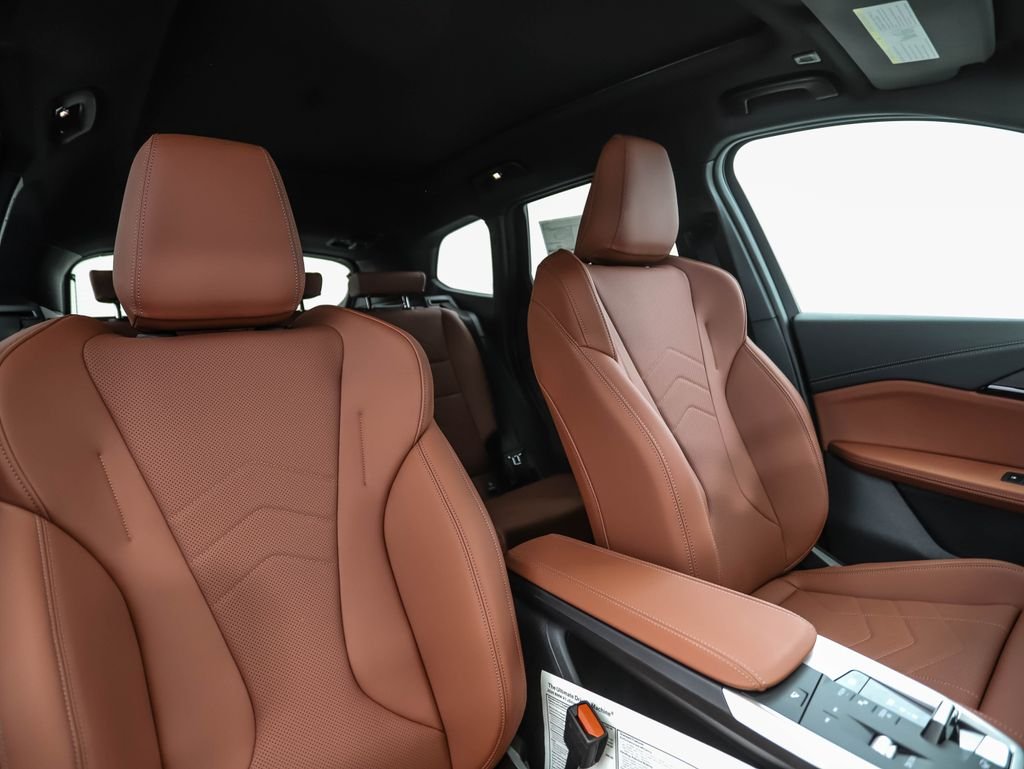 New 2026 White Metallic BMW xDrive28i image 32